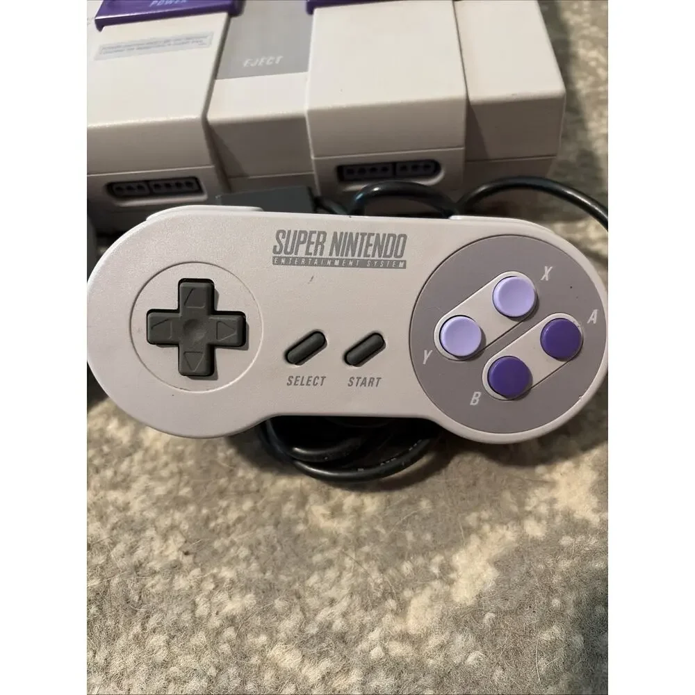 Super Nintendo SNES Console bundle w/ Cables, 2 Controllers And Game (Works)